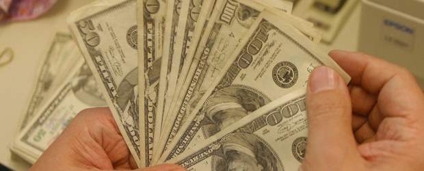 Acciones al alza y dólar estable | Archivo | El dólar subió un 0,01 por ciento con respecto al cierre del lunes.