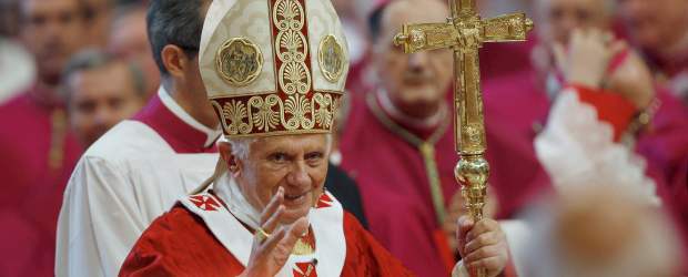 El Papa impuso el palio a 4 arzobispos colombianos | Reuters | Benedicto XVI.