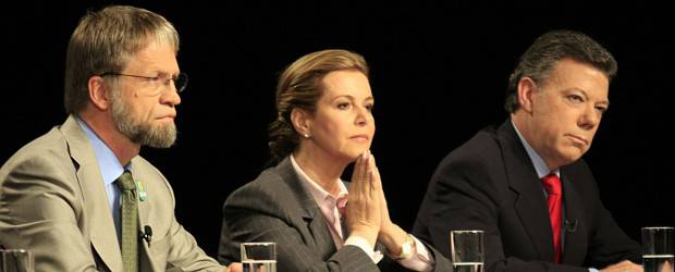 Santos y Mockus van adelante | Archivo | En las encuestas sigue al frente el candidato por el partido de La U, Juan Manuel Santos. Ahora se ubicó en el segundo puesto Antanas Mockus, del Partido Verde, y Noemí Sanín, del Conservador, figura tercera.