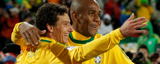 Maicon y Elano salvaron el debut de Brasil | Reuters | Dos remates certeros, uno de Elano con mucha ubicación y otro de Maicon con una espectacular curva que dejo desconcertado al portero, Brasil venció 2-1 a Corea del Norte.
