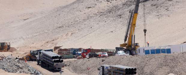En dos semanas podrían quedar en libertad los mineros chilenos | AP | La perforadora T-130 alcanzó 276 metros, en el ensanchamiento del conducto de 632 metros que excavó en la primera etapa.