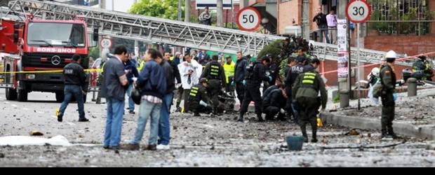 Colprensa | El carrobomba, un Chevrolet Swift 1.3, detonó a las 5:27 de la mañana en la carrera Séptima con calle 67.