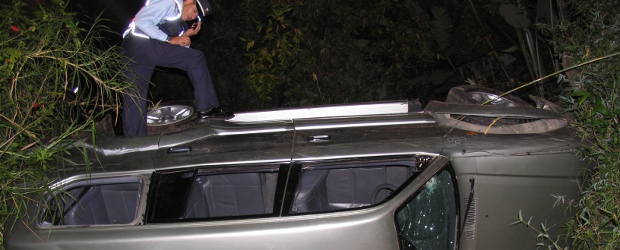 Accidentes dejan 17 heridos en vías de Antioquia | Este campero se volcó en la calle 9B sur, con carrera 25 de El Poblado. Tres personas resultaron heridas.