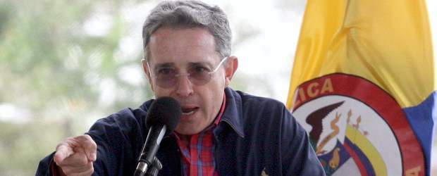 Cámara investigará a Uribe por "chuzadas" | Archivo | El ex presidente Uribe deberá responder en el proceso de las chuzadas, por el que fue suspendido su ex secretario privado Bernardo Moreno.