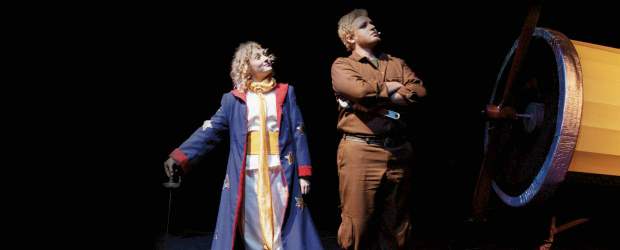 Le pintaron un teatro al Principito | Edwin Bustamante | Angélica Marín y Camilo Saldarriaga le dan vida a los personajes principales: El Principito y el piloto. Una historia en la que trataron de recoger la esencia de lo que escribió Antoine de Saint-Exupery.