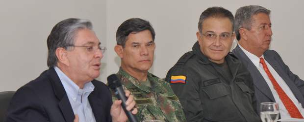 Los colombianos deben tomar sus "propias decisiones libres y autónomas", dijo el ministro del Interior, Fabio Valencia. | Los colombianos deben tomar sus "propias decisiones libres y autónomas", dijo el ministro del Interior, Fabio Valencia.