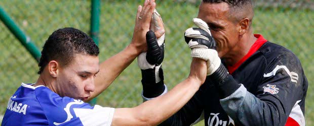 Varios cambios en rojos y verdes para la sexta fecha | Jaime Pérez | Luis Carlos Arias (izq.) regresa a la formación titular del Independiente Medellín después de pagar una sanción. En la imagen aparece al lado del portero Bréiner Castillo durante el entrenamiento de este viernes.