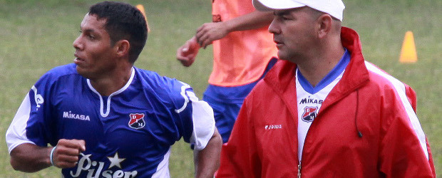 Arzuaga realizó la segunda práctica con el DIM | Manuel Saldarriaga | Martín Arzuaga y el técnico Édgar Carvajal durante la práctica de este viernes en el sector de Llanogrande, en el Oriente antioqueño.