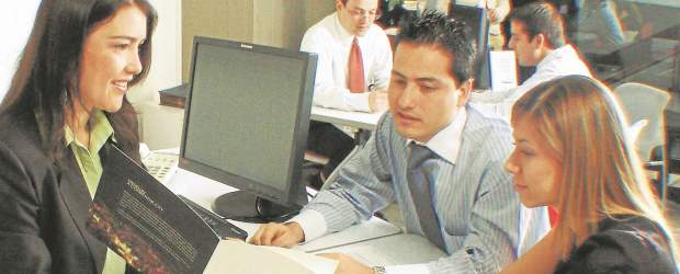 Reducir trámites, una tarea pendiente | Cortesía | Uno de los trámites que más se ha agilizado es el de renovación de matrícula mercantil, a cargo de las Cámaras de Comercio. En Medellín, los empresarios además acceden a asesoría personalizada para otros trámites asociados.