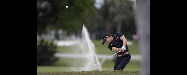 Villegas, por dos, en la PGA | Linne Sladky, AP-Doral, Estados Unidos | Camilo Villegas es la atracción del momento en el circuito profesional, ante la ausencia de Tiger Woods y Phil Mickelson. Es el hombre de la buena racha.