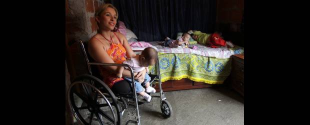 Marllybet abrió mil corazones solidarios | Hernán Vanegas | Un nuevo panorama puede pintar para la vida de esta familia, la de Marllybet Piedrahíta, si toda esta cadena de solidaridad no decae. Ella se aferra a Dios para que le siga dando valor para salir adelante. Sonriente y con susto, Marlly agradeció a todos sus gestos solidarios.