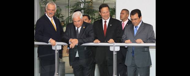 Aguas y energía, retos de EPM en Panamá | Róbinson Sáenz | El presidente de Panamá, Ricardo Martinelli -segundo, de izquierda a derecha-, se fue muy impresionado de la infraestructura de servicios con que cuenta EPM.