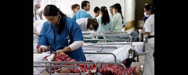 Residencias no tienen nada que ver con la TV | Jaime Pérez | El residente es el que atiende al paciente, y el médico especialista es el que da el aval para realizar el procedimiento indicado.