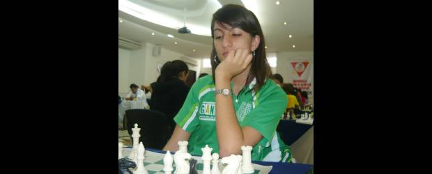 La campeona Salazar tiene Aura de Maestra | Colprensa-Cali | Aura Salazar no perdió una sola partida y eso le valió el título, además de una amplia ventaja de 2.5 puntos sobre la peruana Ann Chumpitaz. La antioqueña se preparará ahora para el Campeonato Mundial en Polonia.