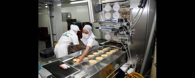 25 Años creciendo con la arepa | Jaimar | Durante los últimos años Productos Alimenticios De La Finca ha innovado tecnológicamente. Ha mejorado el proceso de producción, haciéndolo más eficiente y competitivo en el sector alimenticio.