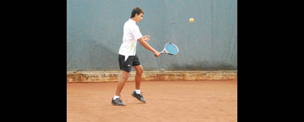 Juancho, el Cordobés del tenis | Cortesía | Este antioqueño, de nombre que hace recordar al torero Manuel Benítez, el Cordobés, viene dando pasos de gigante en su naciente carrera tenística. Benítez le sigue en importancia a Alejandro González, quien ya cuajó y hace parte del Equipo Colsanitas de tenis.