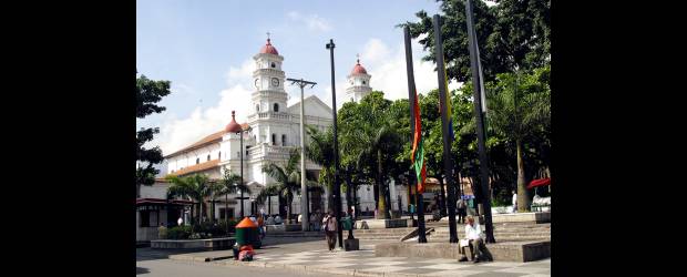 Envigado tiene mucho en donde vivir | | Por la ubicación, la calidad en la infraestructura de servicios, la presencia de industria, comercio y servicios, Envigado es un polo de desarrollo urbano. Es un sitio atractivo para invertir en vivienda y presenta opciones para todos los gustos