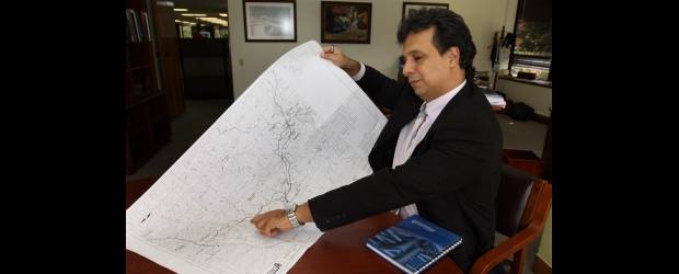 En diciembre llega más gas a Oriente | Hernán Vanegas | El costo del ramal oriente del gasoducto de Transmetano se estima en 12 millones de dólares, pero el gerente de la empresa Rafael Yepes, explica que le falta ajustar cifras para cubrir los trabajos de protección y el derecho de vía.