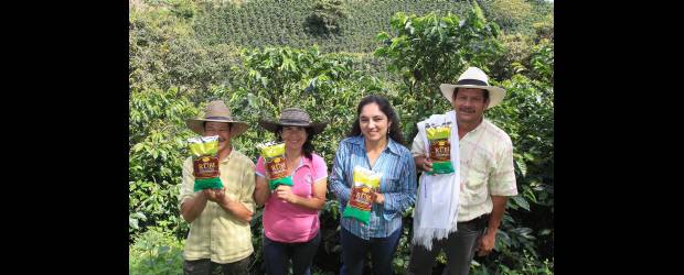 En El Rubí se toma café con sello ecológico y alma de emprendedor | Donaldo Zuluaga, Yolombó | En la imagen se observa a los líderes de esta propuesta de café ecológico. De izquierda a derecha: Efrén, Roselia, Claudia y Jairo Alonso.