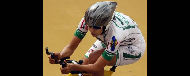 Antioquia voló en el velódromo | Julio César Herrera | En acción, Elizabeth Agudelo, una de las ciclistas antioqueñas que aportó para el triunfo general en los Campeonatos Nacionales de pista.