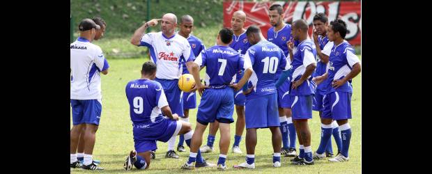 En el DIM, la rajada es total | Hernán Vanegas | En el partido del domingo frente a Millonarios deben jugar los titulares y no dejarle esa responsabilidad a los jóvenes. Además, sería un premio adelantarles una semana más a quienes dejaron escapar la clasificación. El rojo ya eliminado debe, por lo menos, afrontar con dignidad este último encuentro de 2010.