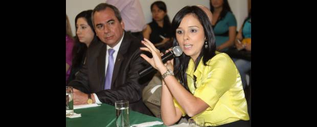 Fenalco Solidario, 20 años de compromiso | Hernán Vanegas | Sandra Patricia Sierra, directora de Fenalco Solidario, destaca que las empresas han comprendido la importancia de la responsabilidad social empresarial. La acompaña el director Seccional del gremio, Sergio Ignacio Soto.
