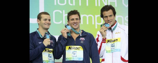 Con bañadores textiles sí salen marcas | | Ryan Loche, al centro, mejor deportista del Mundial de piscina corta en Dubai. Seis oros y dos récords mundiales (200 y 400 estilos). El nadador del año.