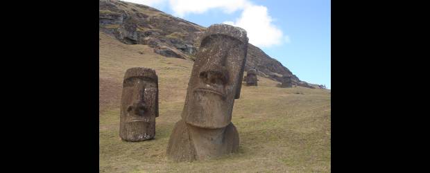 Lo que me enamoró de la Isla de Pascua | | En la cantera, donde se construían los Moais, hay cerca de 400 estructuras que representan el rostro de los antepasados.