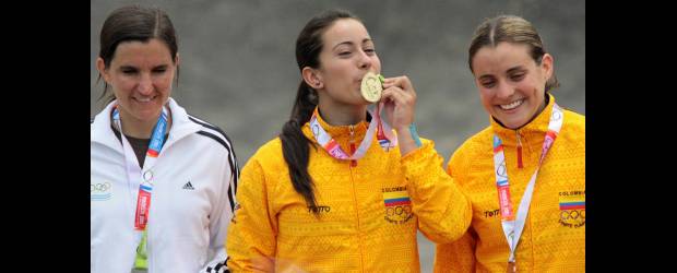Otro paseíllo triunfante de la 'Tata' | Archivo | Las medallas, esa sana costumbre de Mariana Pajón (centro), aquí, allá, en cualquier pista del mundo. La antioqueña triunfó, este fin de semana pasado, en Brasil.