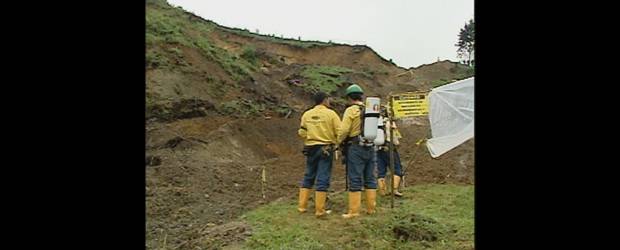 Por alud, fuga de gasolina en San Cristóbal | Cortesía | Técnicos de Ecopetrol se hicieron presentes en el sitio de la emergencia, junto a miembros de la Policía, Defensa Civil y el Cuerpo de Bomberos.