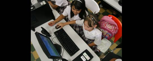 Colegios verdes ganarán dotación tecnológica | Archivo | El colegio ganador recibirá por parte de la Alcaldía un aula digital, y si ya cuenta con una, se les dará una actualización completa. En la Feria de la ciencia, la tecnología y la innovación de la Alcaldía, EPM brinda asesoría a los proyectos relacionados con los servicios públicos.
