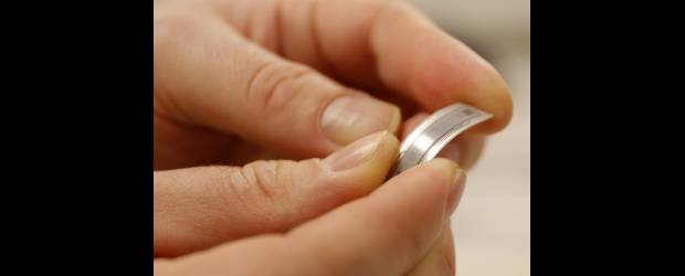 A un paso de tener un móvil de papel | Cortesía | Podría comercializarse en un plazo de entre 5 y 10 años.