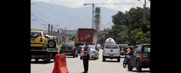 Habilitan 2 carriles en la vía Regional | Manuel Saldarriaga | El Tránsito permanece en el sitio para apoyar las tareas de movilidad.
