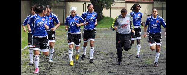 Colombia muestra a sus 'superpoderosas' | Colprensa, Bogotá | Con un equipo de mayoría juvenil y con la mayor con apenas 28 años (Yineth Barón), Colombia buscará hoy un buen resultado en el inicio de la Copa Mundo de fútbol femenino. Será ante Suecia, a las 8:00 de la mañana de Colombia.
