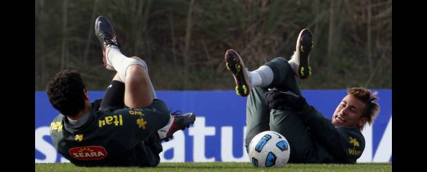 Venezuela tiene con trabajos a Brasil | Paulo Whitaker, Reuters, Campana, Brasil | Neymar es parte vital del tridente de ataque de los brasileños, que mañana tendrán su debut en Copa América. Paulo Henrique Ganso, su compañero en el Santos campeón de Copa libertadores, espera una oportunidad en el banco.