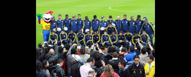 Contradicciones de Lara no son nuevas | Colprensa, Bogotá | El seleccionado de Colombia, anfitrión del Mundial sub20 que comenzará el 29 de julio, fue presentado ante los medios de comunicación en el estadio El Campín. Un mal detalle es que los jugadores que eran convocados a los microciclos debían entregar la indumentaria al retirarse. Ni una camiseta para el recuerdo.