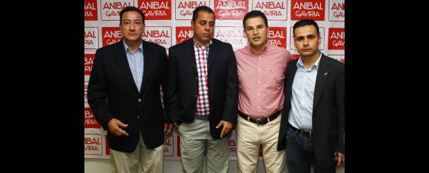 Conservadores se enfilan con Aníbal | Cortesía | En la fotografía aparecen, de izquierda a derecha, Gabriel Zapata, senado; Carlos Franco, candidato al Concejo; Aníbal Gaviria, candidato a la Alcaldía, y el codirector nacional del Partido Conservador, Lucas Cañas.