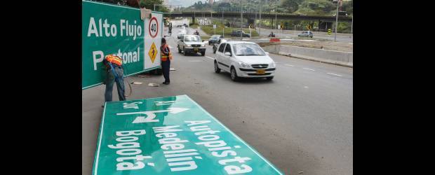 Hoy entregan Solla-Tricentenario | Juan Antonio Sánchez | Ayer se ultimaban detalles para la entrega oficial de la doble calzada Solla-Tricentenario, que tenía pendiente las obras del retorno de Acevedo y trabajos menores en los 1,9 kilómetros de la vía.