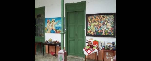 Valle del Paraíso quiere tener un refugio creativo | León J. Saldarriaga | Sueños como agregar un café para departir y realidades como las obras que están sobre las mesas o cuelgan de sus paredes, alberga el antiguo inmueble donde se aprenden y enseñan los artistas de la Corporación Valle del Paraíso.