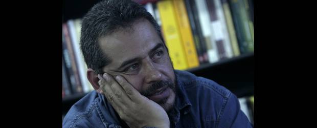 Lectores eligieron a Mario Mendoza | Colprensa | Mendoza recibió el premio, que se caracteriza porque eligen los lectores.