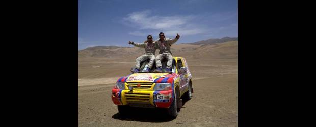 J.M. Linares le insistirá a la aventura Dakar | Cortesía | Juan Manuel Linares, derecha, estuvo este año en el Rally Dakar, que se cumple en Argentina, Chile y Perú, en compañía del piloto Andrés Campuzano.