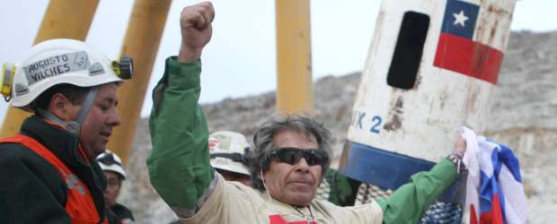 Mario Gómez, el minero más veterano y enfermo, fue rescatado sin contratiempos | Reuters | Es el minero más veterano y enfermo de los 33 atrapados desde el pasado 5 de agosto en la mina San José.