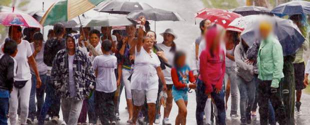 En el Limonar no quieren más violencia | Juan Fernando Cano | A pesar de la lluvia, algunas personas salieron por las calles de El Limonar 1 para rechazar la situación de violencia que se vive en el sector. Los asistentes reclamaron para que no se sigan presentado más víctimas inocentes.