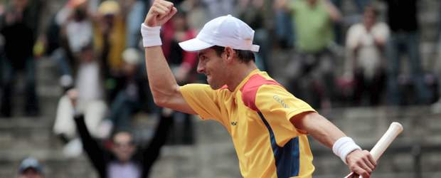 Santiago, todo un matador | Fernando Vergara, AP-Bogotá | Santiago Giraldo jugó uno de sus mejores partidos en Colombia, y en solo tres sets despachó a Sam Querrey para empatar la serie de Copa Davis. Dice que se sintió de lo mejor. Con razón ya es la raqueta uno del país.