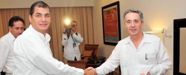 Los presidentes Correa y Uribe se reunieron durante la Cumbre del Grupo de Río en México. | Los presidentes Correa y Uribe se reunieron durante la Cumbre del Grupo de Río en México.