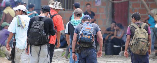 Campesinos desplazados en Tarazá iniciaron retorno | Juan Antonio Sánchez | Los campesinos completaron 12 días de éxodo en este municipio. El desplazamiento llega a su fin.
