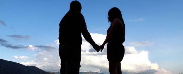 Combos cobran "peaje" a las visitas de novios | Manuel Saldarriaga | Para evitar sufrir agresiones al traspasar las fronteras impuestas por los combos, algunas personas prefieren pagar la vacuna y caminar tranquilos por el barrio. La gente no denuncia por temor a represalias de los muchachos.