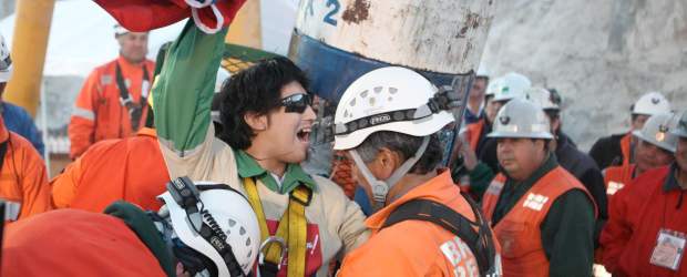 Salvan a Richard Villarroel que dijo a su madre que trabajaba de comerciante | Reuters | El minero le aseguró a su madre que trabajaba de comerciante en el norte de Chile.