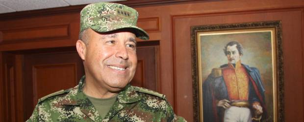 Navas empuña su Espada de Honor | Hernán Vanegas, Bogotá | Para el general Alejandro Navas al escoger el nombre de Espada de Honor para el plan de guerra que comenzará a ejecutarse se pensó en que representara un compromiso en sí mismo. La espada que simboliza la lucha y el honor hace referencia al compromiso para cumplir la Constitución y seguir los principios.