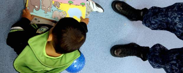 Una sala de colores para jugar a ser libres | Jaime Pérez | La Sala de Desarrollo Infantil Buen Comienzo que funcionará en el centro penitenciario El Pedregal gracias a la inversión de la Alcaldía de Medellín, será operada por Metrosalud y cuenta con el apoyo del Inpec. En Medellín existen cinco de estas salas para atender a la población más vulnerable.